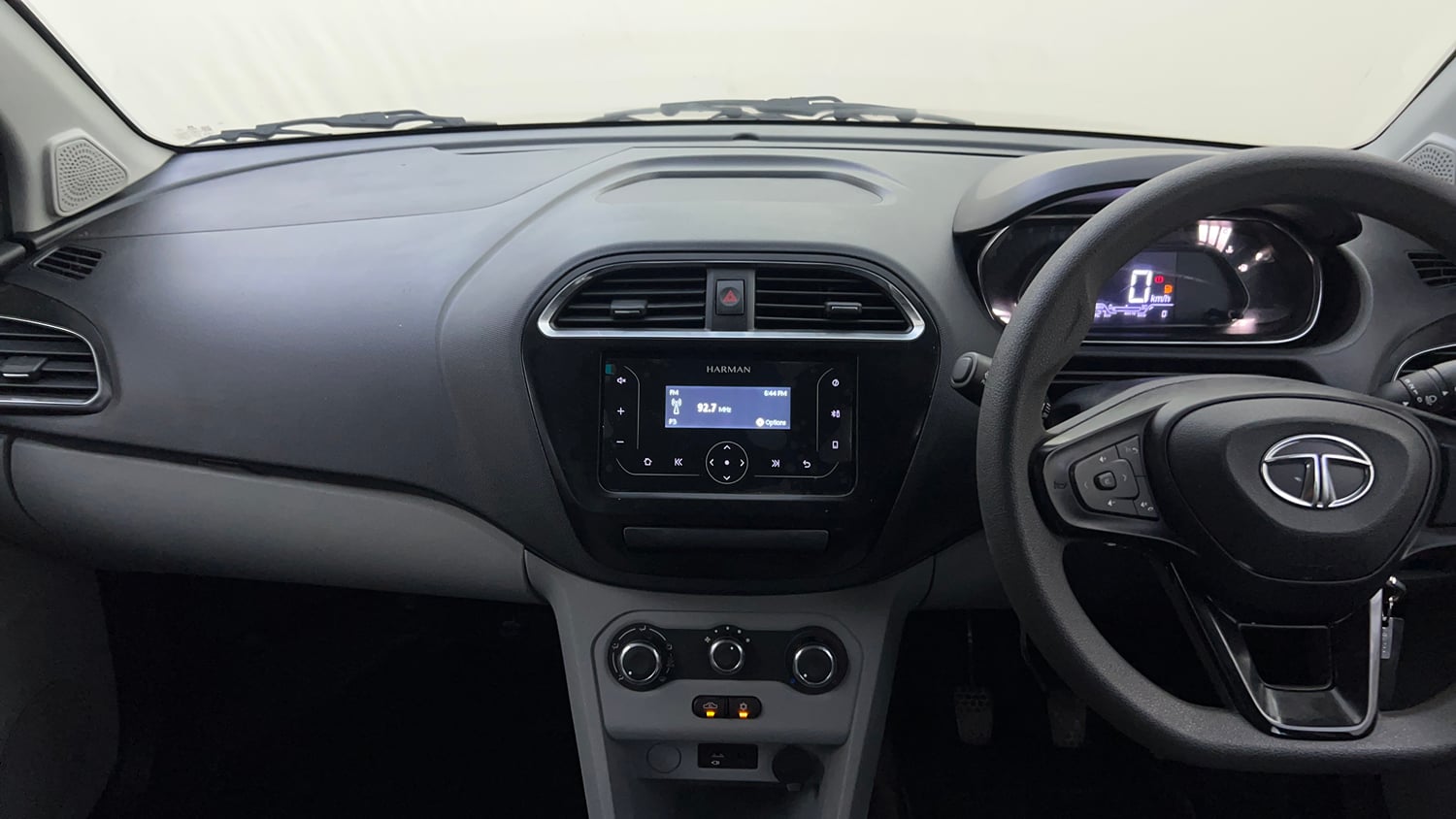 Used 2021 Tata Tiago XT Petrol Manual interior MUSIC SYSTEM & AC CONTROL VIEW