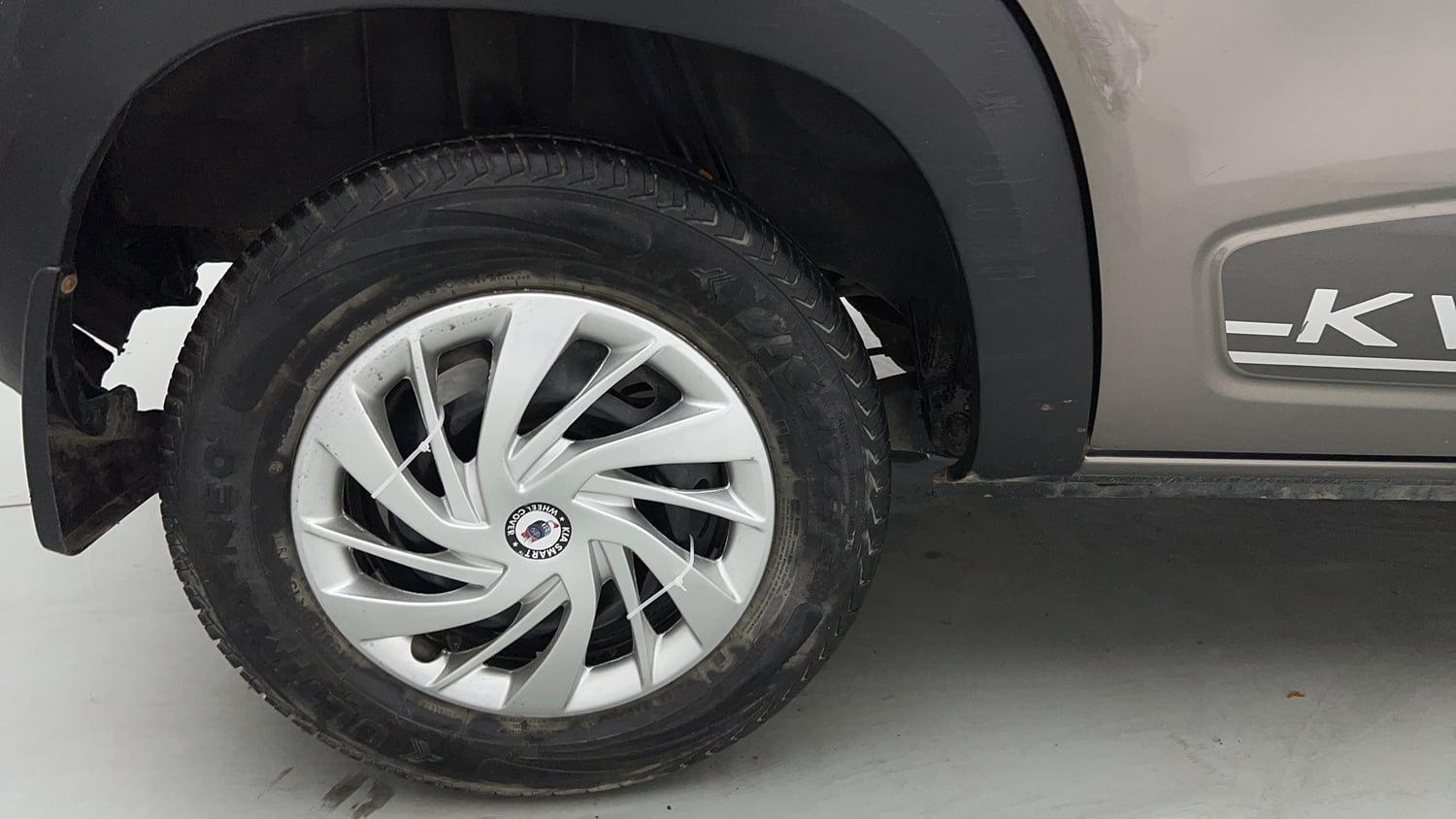 Used 2019 Renault Kwid 1.0 RXT AMT Opt Petrol Automatic tyres RIGHT REAR TYRE RIM VIEW