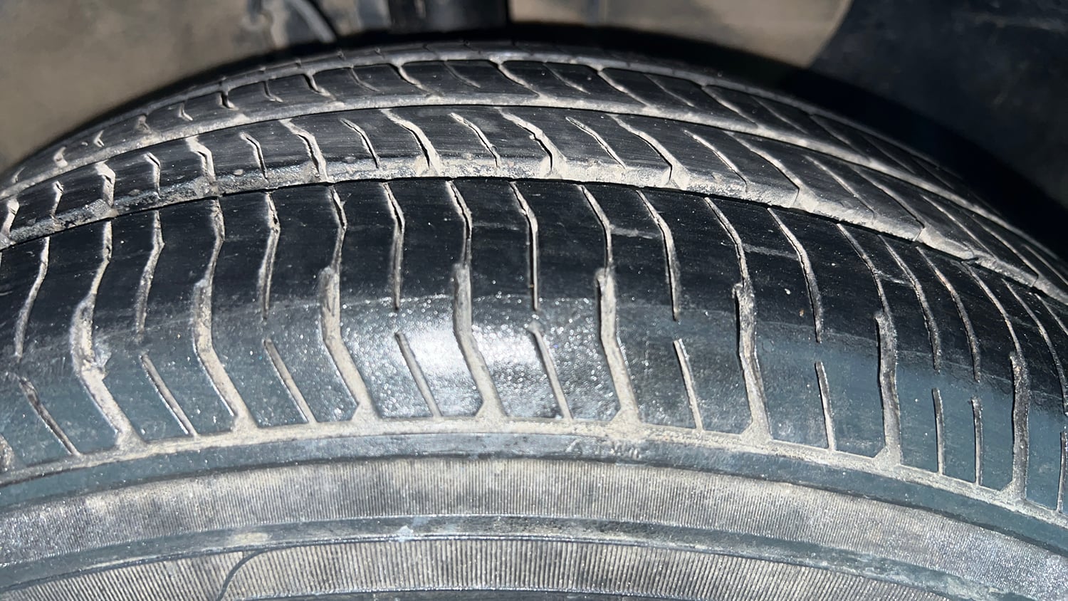 Used 2014 Hyundai Elite i20 Sportz 1.2 Petrol Manual tyres RIGHT FRONT TYRE TREAD VIEW