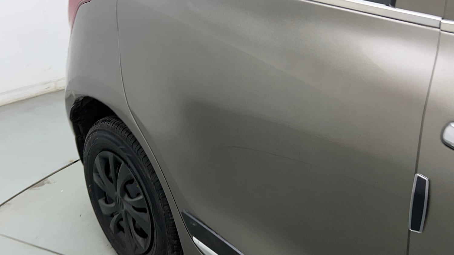 Used 2023 Maruti Suzuki Swift LXi Petrol Manual dents MINOR SCRATCH