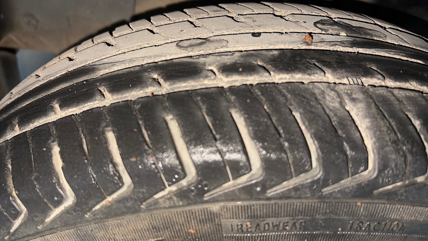 Used 2019 Renault Kwid 1.0 RXT AMT Opt Petrol Automatic tyres LEFT FRONT TYRE TREAD VIEW