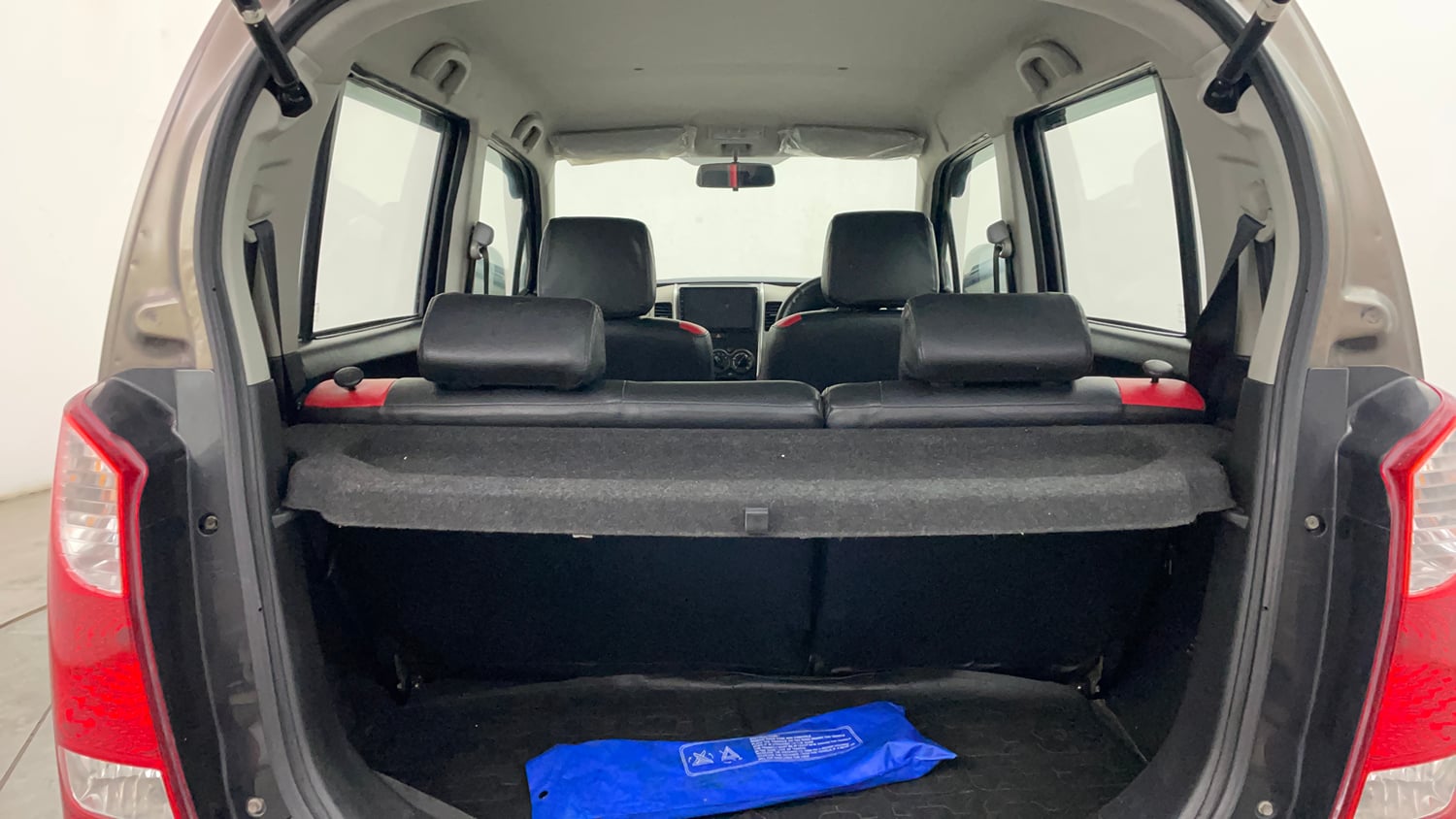 Used 2015 Maruti Suzuki Wagon R VXI Petrol Manual interior DICKY INSIDE VIEW