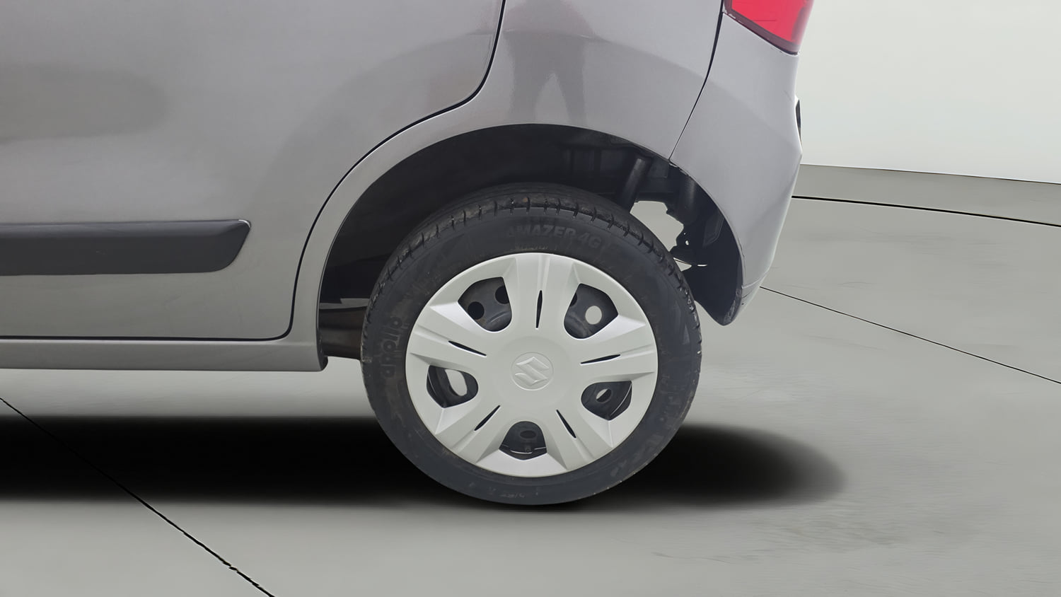 Used 2017 Maruti Suzuki Wagon R VXI Petrol Manual tyres LEFT REAR TYRE RIM VIEW