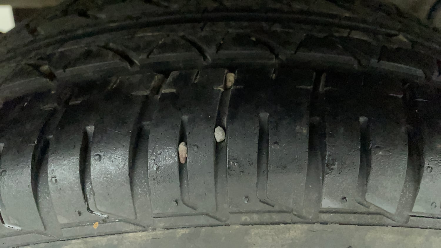 Used 2023 Tata Tiago XT (O) Petrol Manual tyres RIGHT REAR TYRE TREAD VIEW