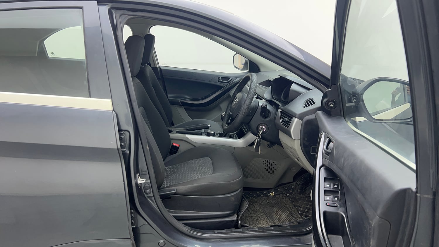 Used 2018 Tata Nexon XM Petrol Manual interior RIGHT SIDE FRONT DOOR CABIN VIEW