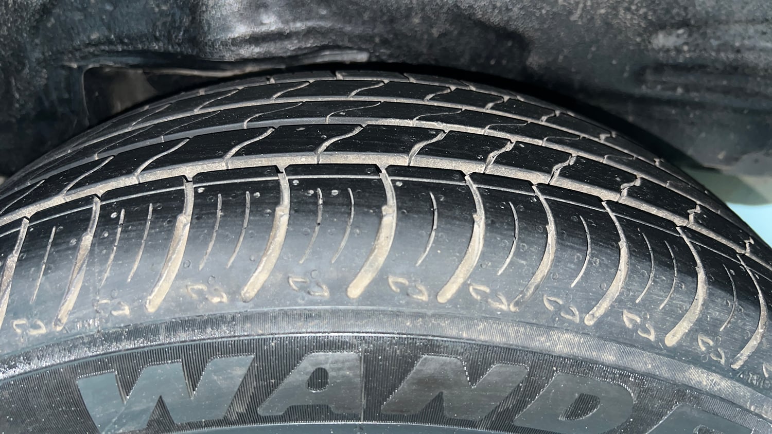 Used 2016 Toyota Corolla Altis VL AT Petrol Petrol Automatic tyres LEFT REAR TYRE TREAD VIEW