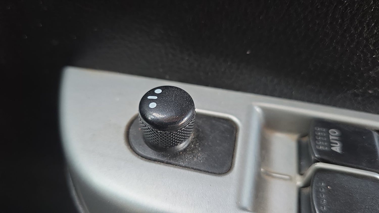 Used 2015 Maruti Suzuki Wagon R VXI Petrol Manual top_features Adjustable ORVM