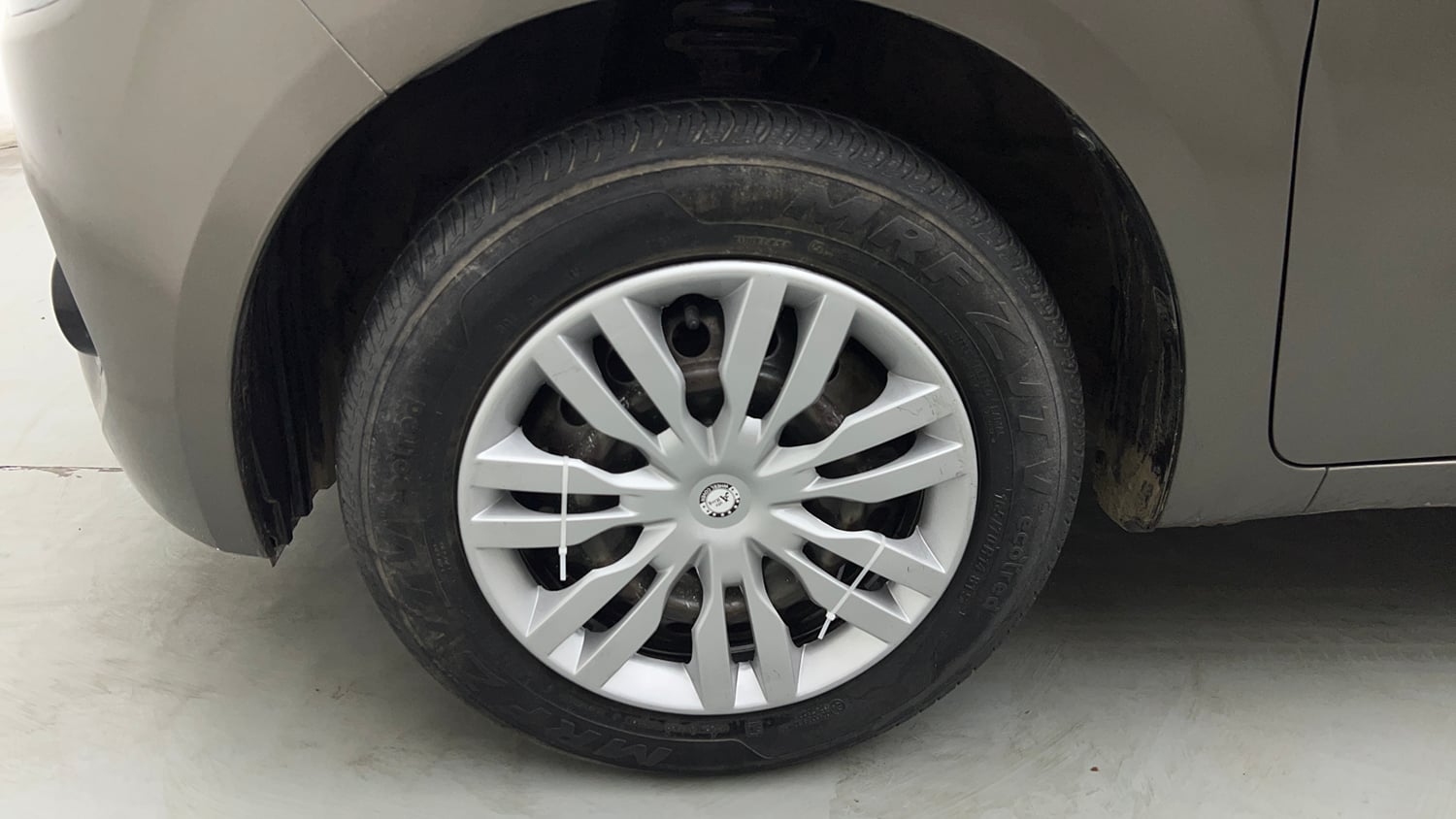 Used 2023 Maruti Suzuki Wagon R VXI 1.0 CNG Cng Manual tyres LEFT FRONT TYRE RIM VIEW