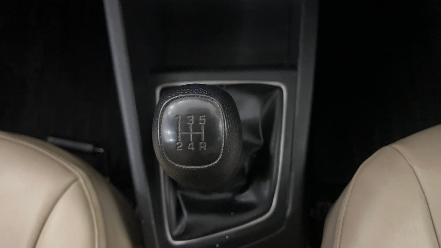 Used 2016 Hyundai Elite i20 Sportz 1.2 Petrol Manual interior GEAR  KNOB VIEW