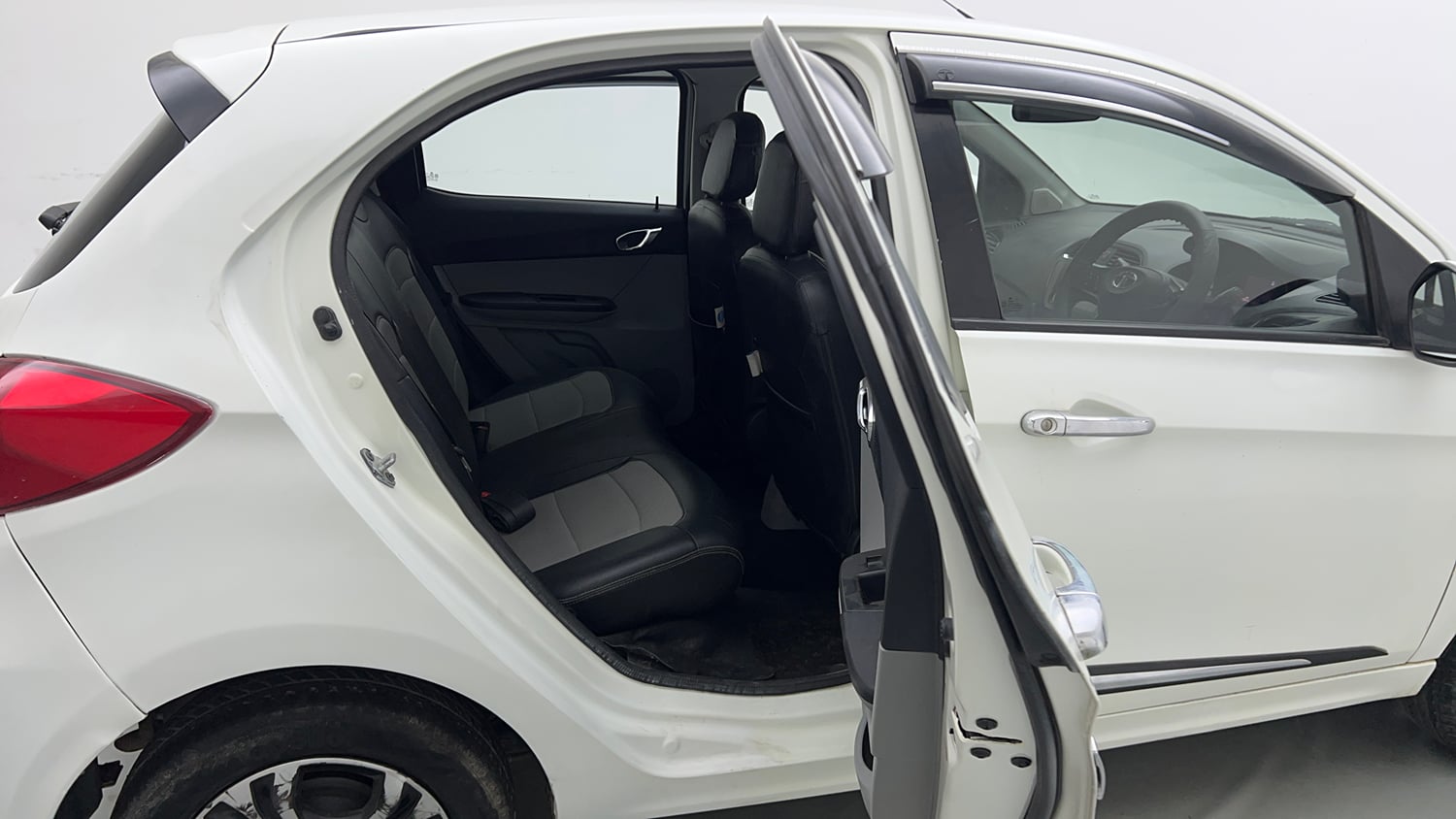Used 2020 Tata Tiago XZA Petrol Automatic interior RIGHT SIDE REAR DOOR CABIN VIEW