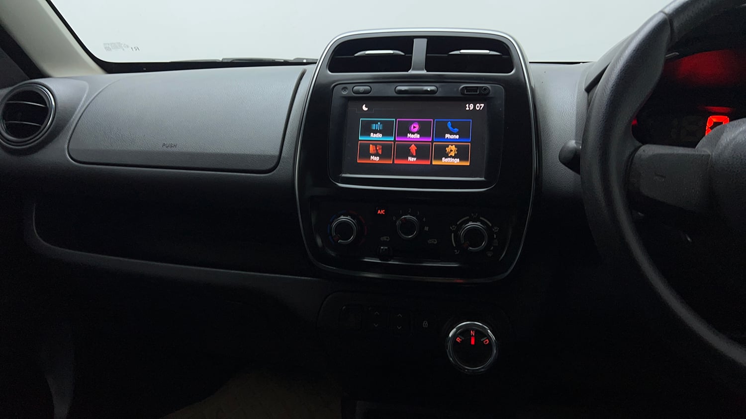 Used 2019 Renault Kwid 1.0 RXT AMT Opt Petrol Automatic interior MUSIC SYSTEM & AC CONTROL VIEW
