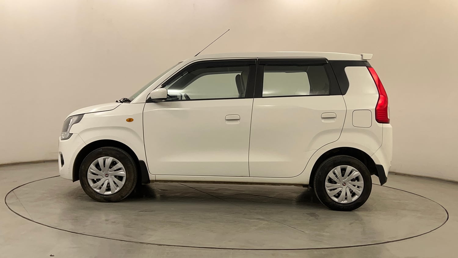 Used 2023 Maruti Suzuki Wagon R ZXI 1.2 Petrol Manual exterior LEFT SIDE VIEW