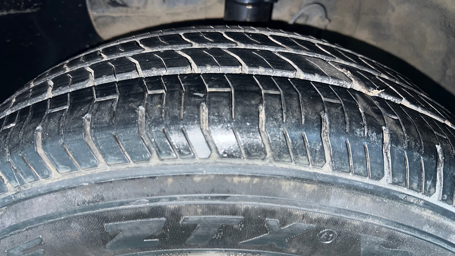 Used 2014 Hyundai Elite i20 Sportz 1.2 Petrol Manual tyres LEFT FRONT TYRE TREAD VIEW