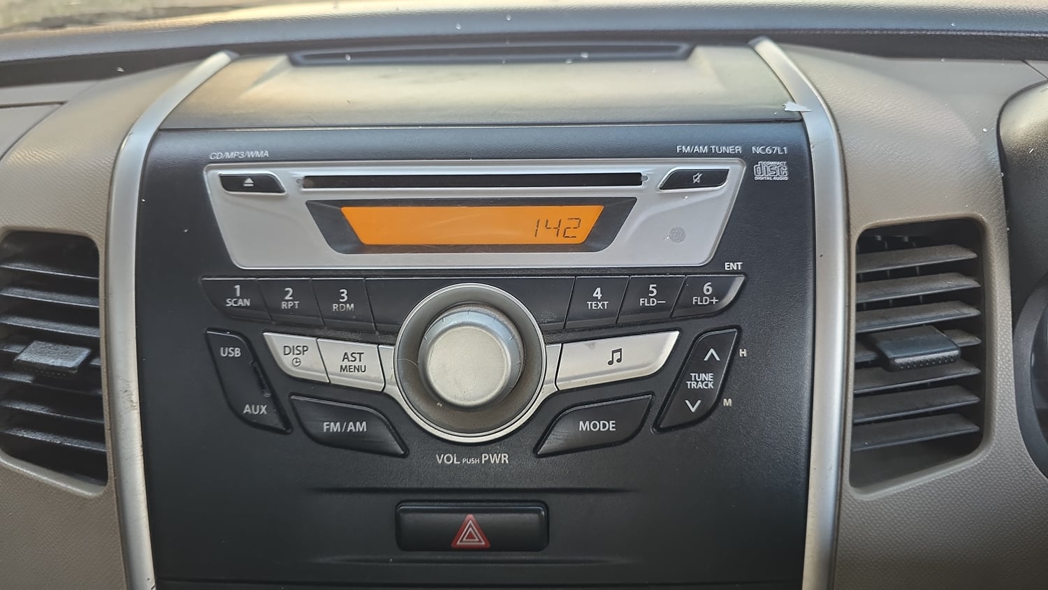 Used 2015 Maruti Suzuki Wagon R VXI Petrol Manual top_features Integrated (in-dash) music system
