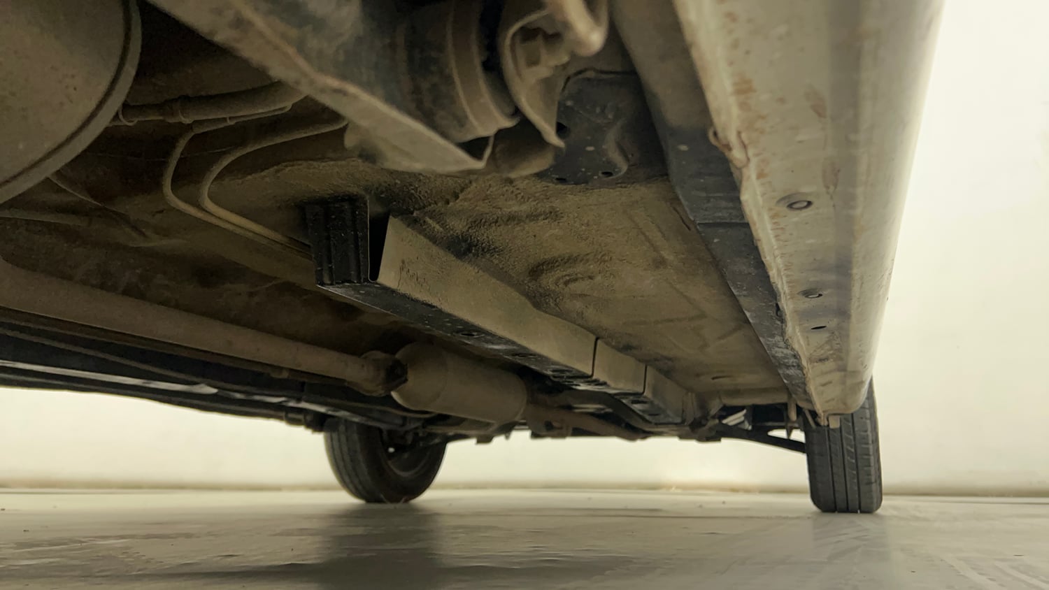 Used 2012 Maruti Suzuki Wagon R 1.0 VXI Petrol + CNG (Outside Fitted) Cng Manual extra REAR RIGHT UNDERBODY VIEW