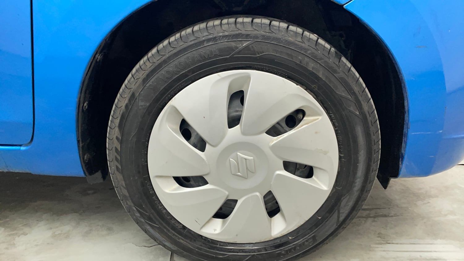 Used 2016 Maruti Suzuki Celerio VXi AMT Petrol Automatic tyres RIGHT FRONT TYRE RIM VIEW
