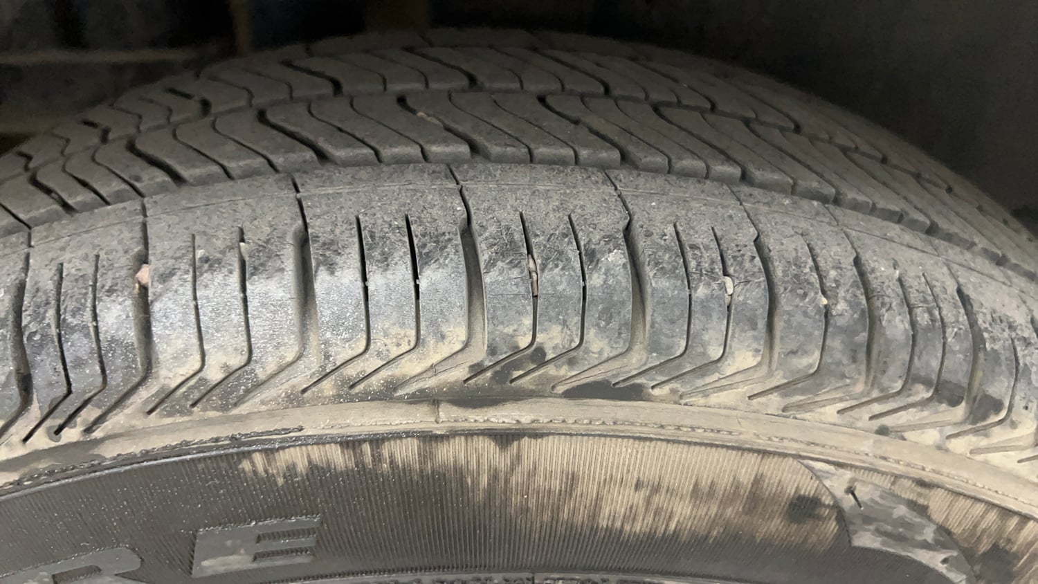 Used 2013 Maruti Suzuki Swift VXi Petrol Manual tyres RIGHT REAR TYRE TREAD VIEW