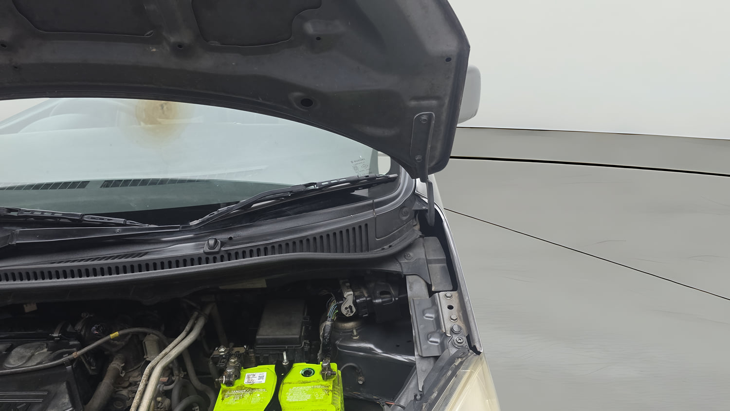 Used 2017 Maruti Suzuki Wagon R VXI Petrol Manual engine ENGINE LEFT SIDE HINGE & APRON VIEW