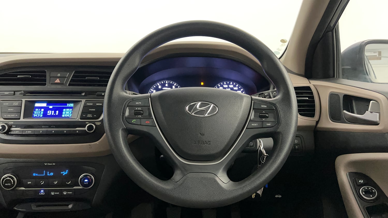 Used 2015 Hyundai Elite i20 Sportz 1.2 Petrol Manual interior STEERING VIEW