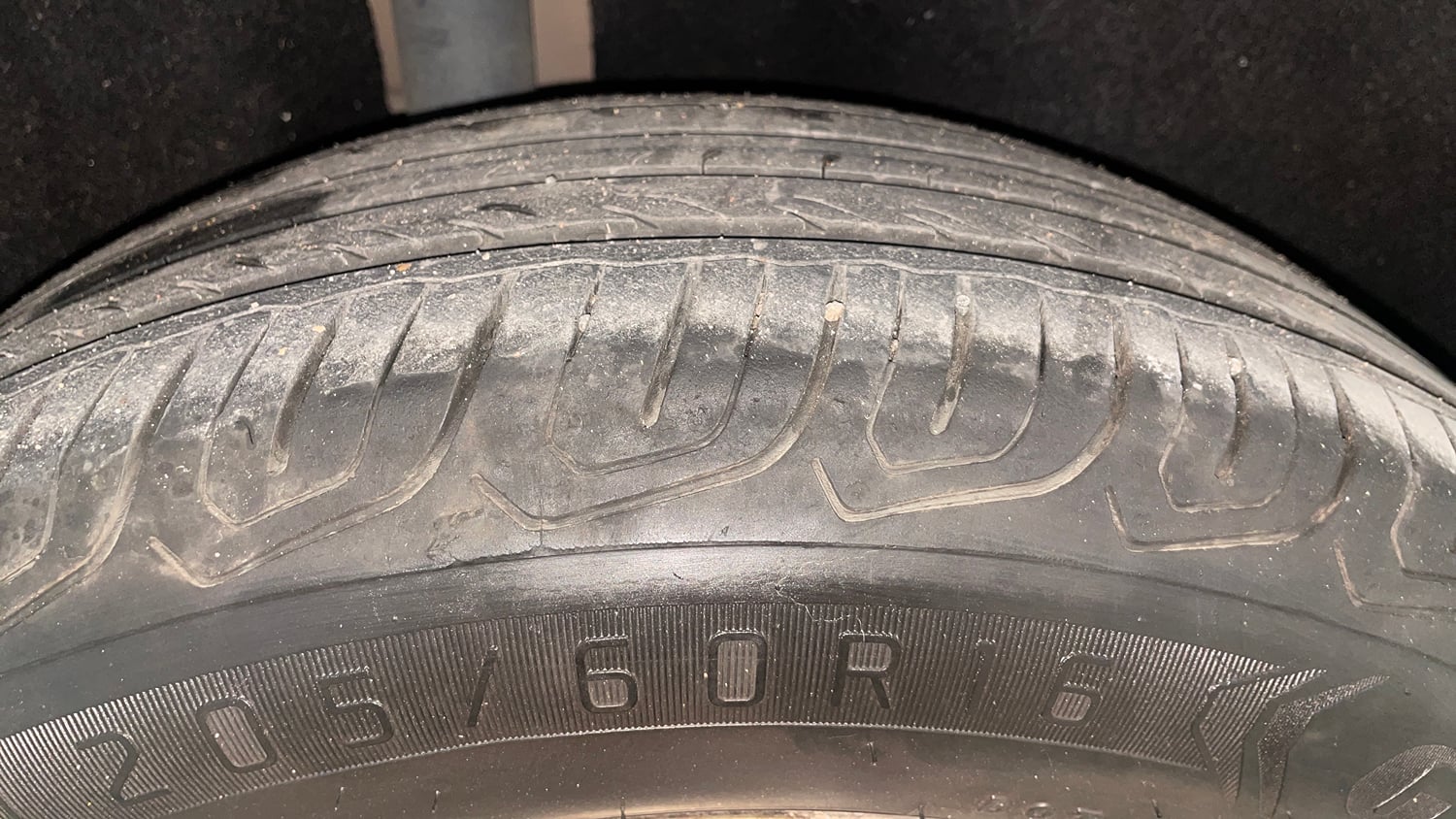 Used 2016 Ford EcoSport Titanium 1.5L Ti-VCT AT Petrol Automatic tyres RIGHT REAR TYRE TREAD VIEW