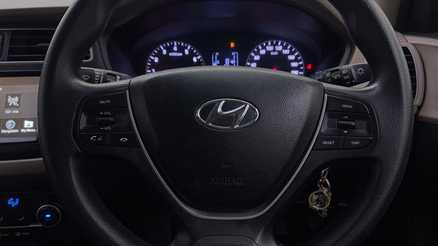 Used 2018 Hyundai Elite i20 Asta 1.2 AT Petrol Automatic top_features Airbags