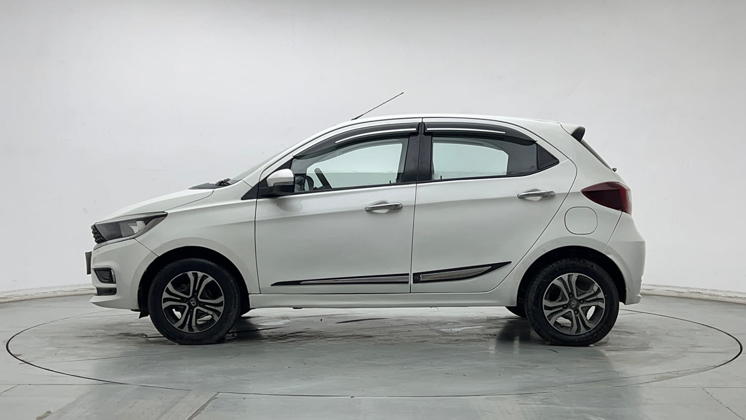 Used 2020 Tata Tiago XZA Petrol Automatic exterior LEFT SIDE VIEW
