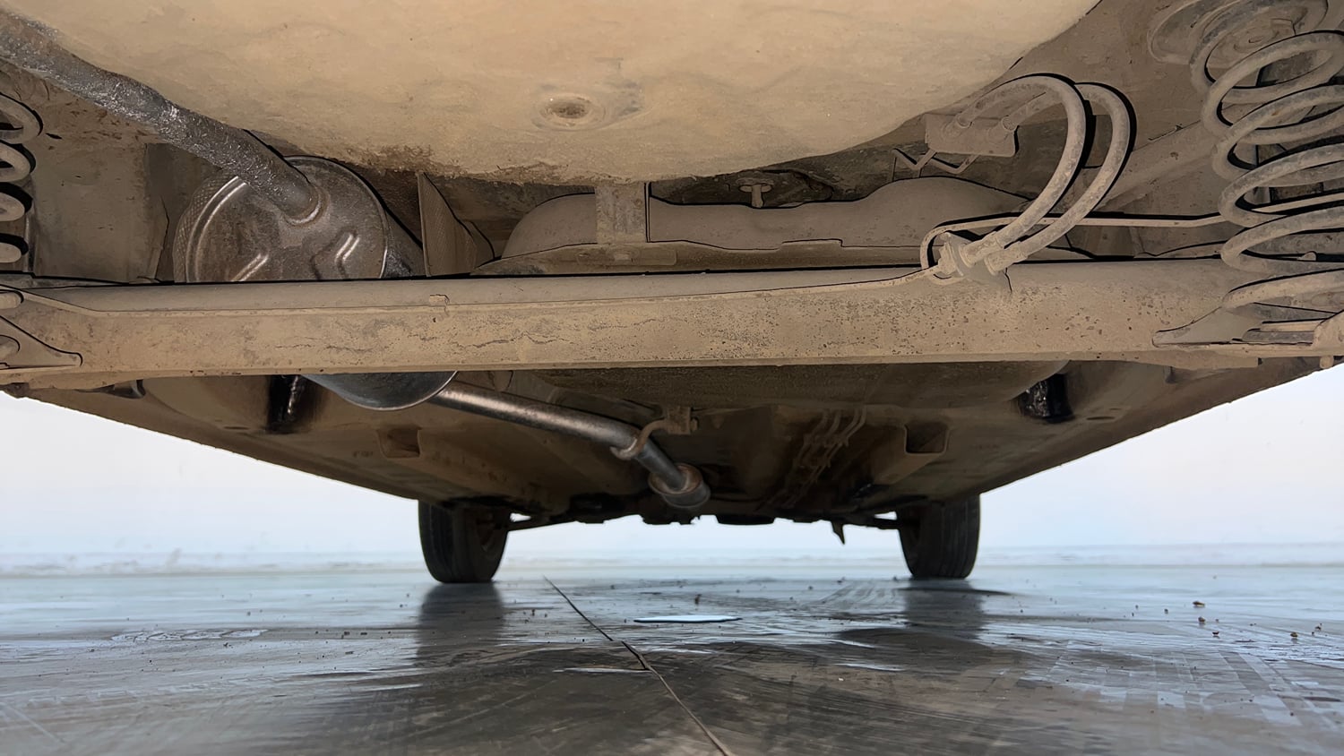 Used 2019 Renault Kwid 1.0 RXT AMT Opt Petrol Automatic extra REAR UNDERBODY VIEW (TAKEN FROM REAR)