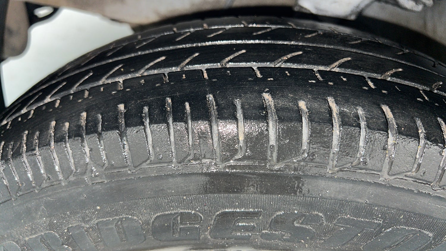 Used 2014 Hyundai i10 Sportz 1.1 iRDE2 Petrol Manual tyres LEFT FRONT TYRE TREAD VIEW