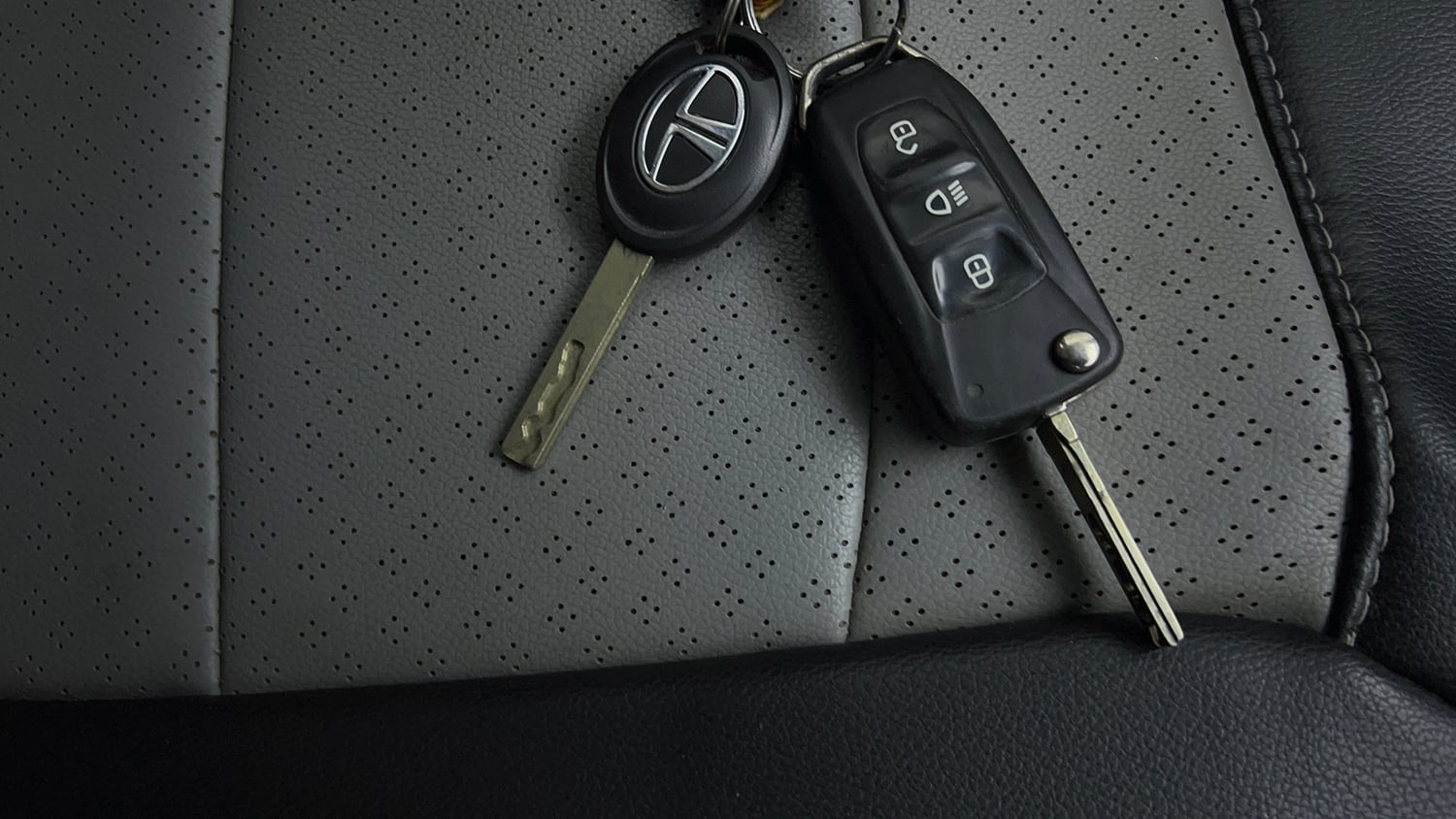 Used 2020 Tata Tiago XZA Petrol Automatic extra CAR KEY VIEW