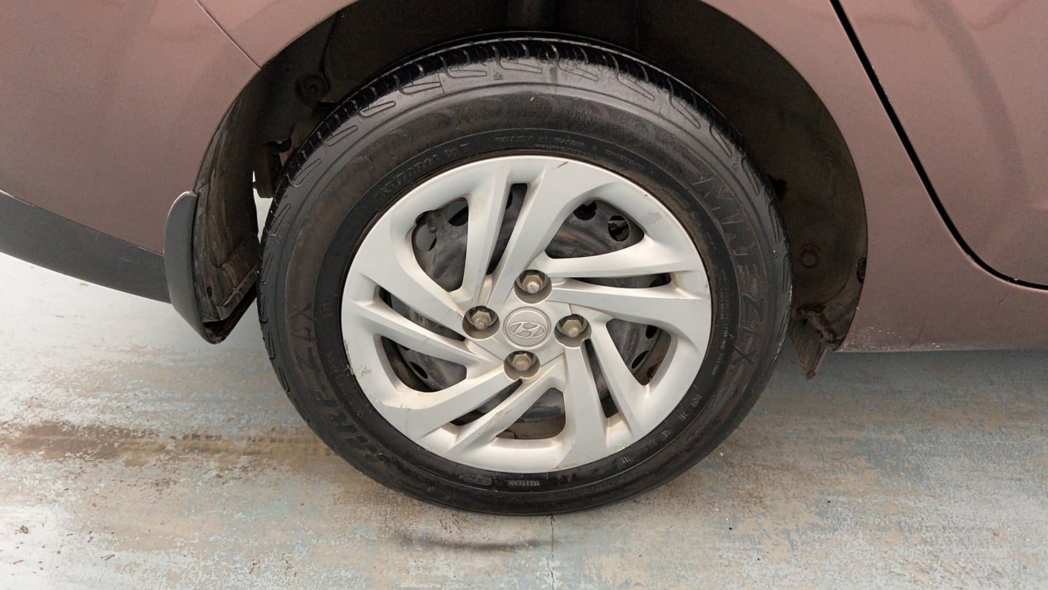 Used 2022 Hyundai Aura S 1.2 CNG Cng Manual tyres RIGHT REAR TYRE RIM VIEW