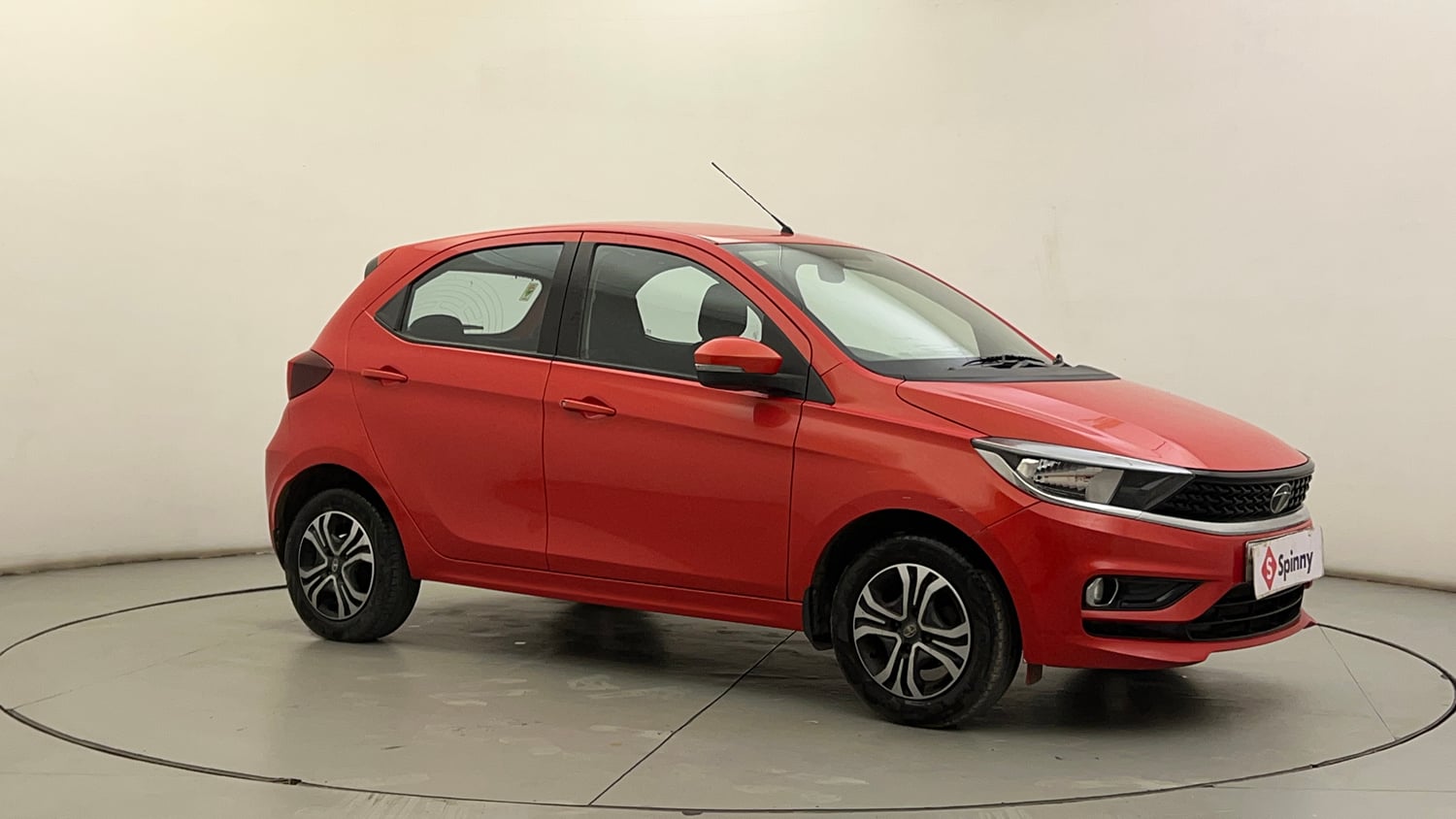 Used 2021 Tata Tiago XZ Petrol Manual exterior RIGHT FRONT CORNER VIEW