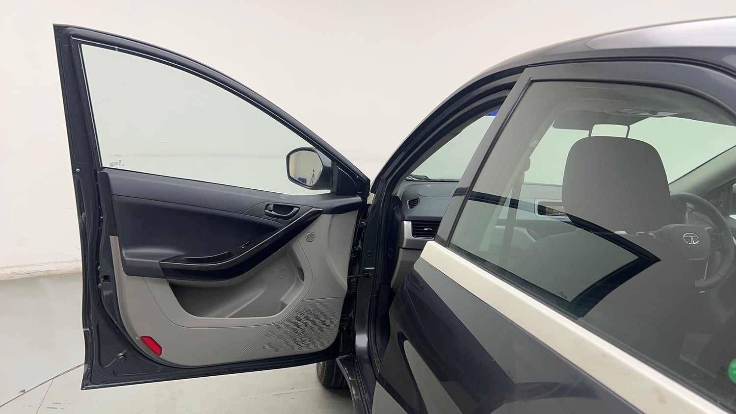Used 2018 Tata Nexon XM Petrol Manual interior LEFT FRONT DOOR OPEN VIEW