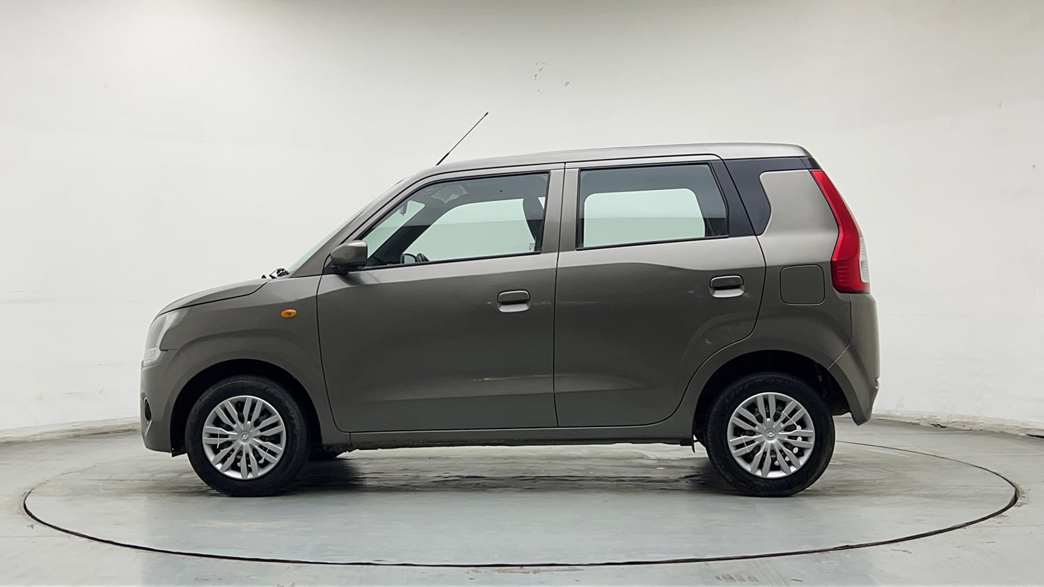 Used 2023 Maruti Suzuki Wagon R VXI 1.0 CNG Cng Manual exterior LEFT SIDE VIEW