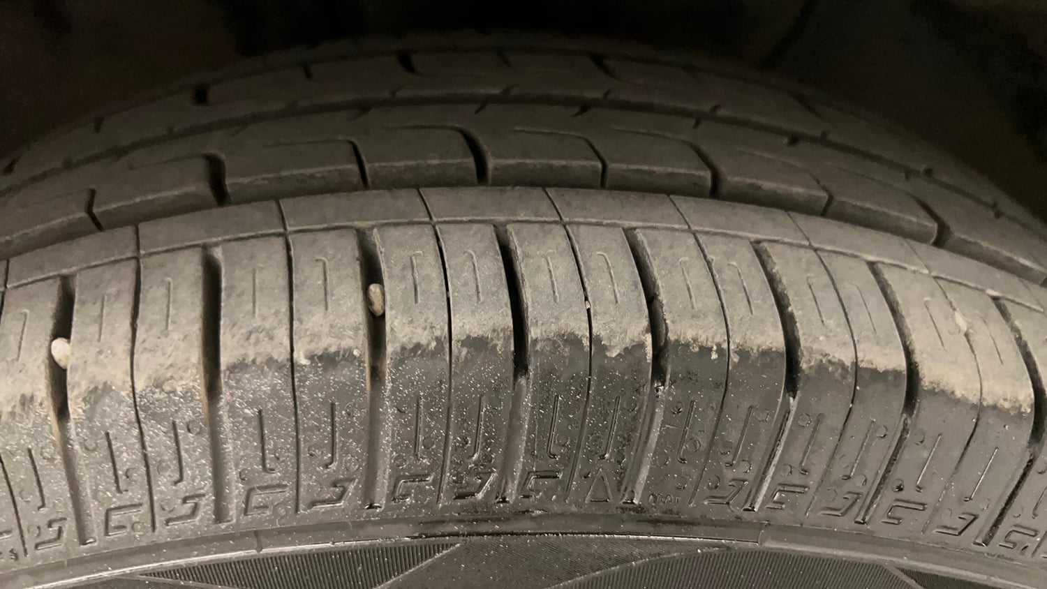 Used 2015 Hyundai Elite i20 Sportz 1.2 Petrol Manual tyres RIGHT FRONT TYRE TREAD VIEW