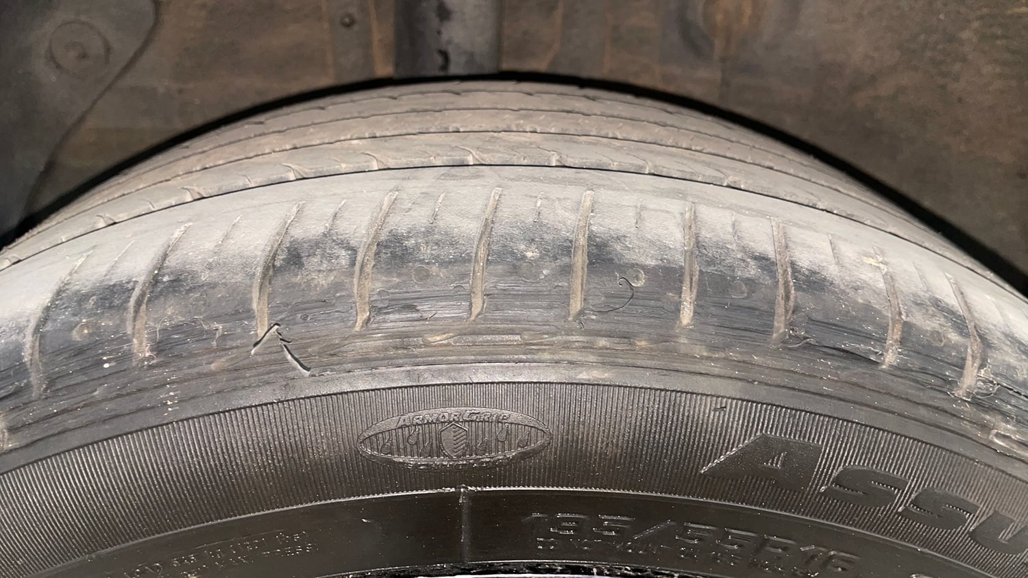 Used 2017 Hyundai Elite i20 Asta 1.2 Petrol Manual tyres RIGHT REAR TYRE TREAD VIEW