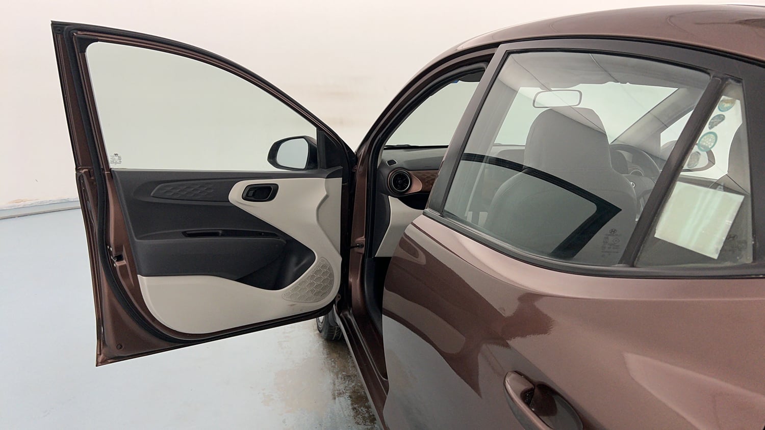 Used 2022 Hyundai Aura S 1.2 CNG Cng Manual interior LEFT FRONT DOOR OPEN VIEW
