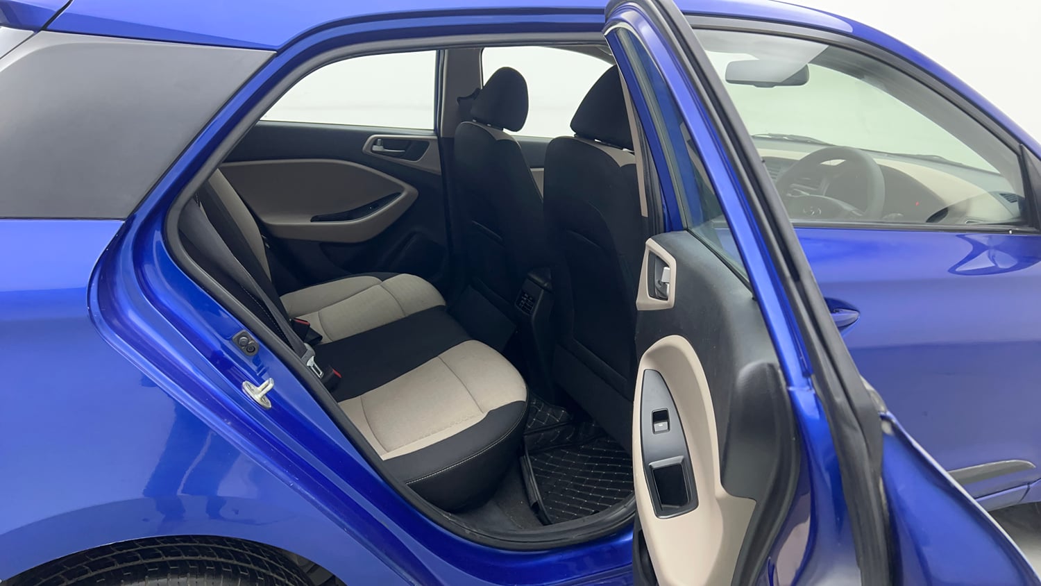 Used 2014 Hyundai Elite i20 Sportz 1.2 Petrol Manual interior RIGHT SIDE REAR DOOR CABIN VIEW
