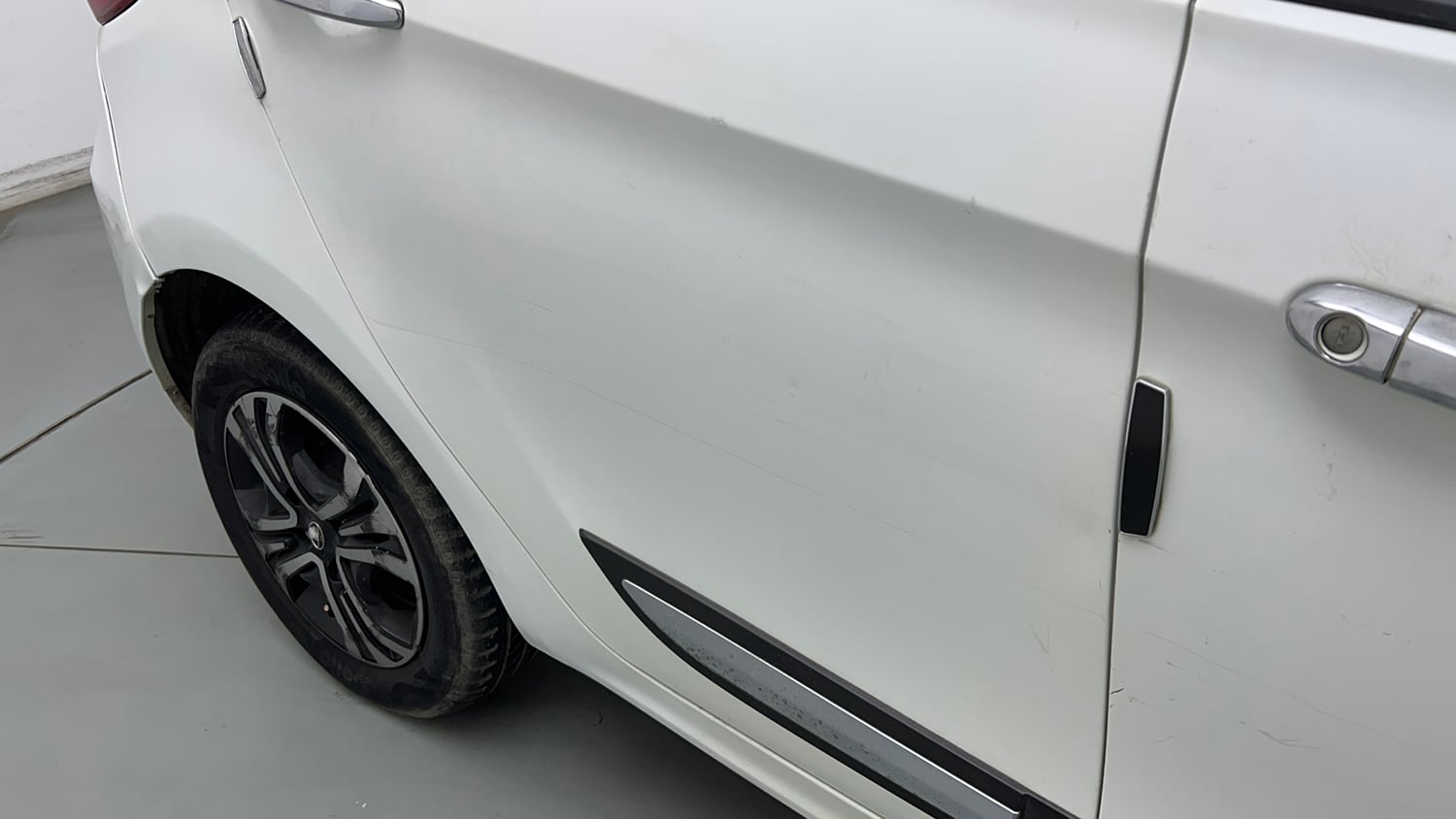 Used 2020 Tata Tiago XZA Petrol Automatic dents MINOR SCRATCH
