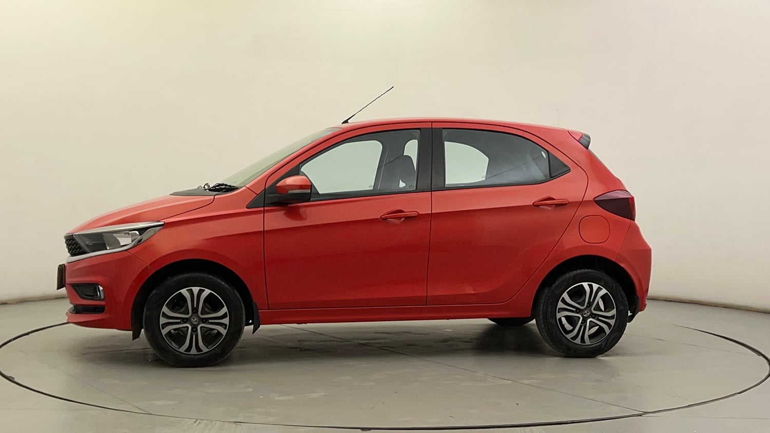 Used 2021 Tata Tiago XZ Petrol Manual exterior LEFT SIDE VIEW