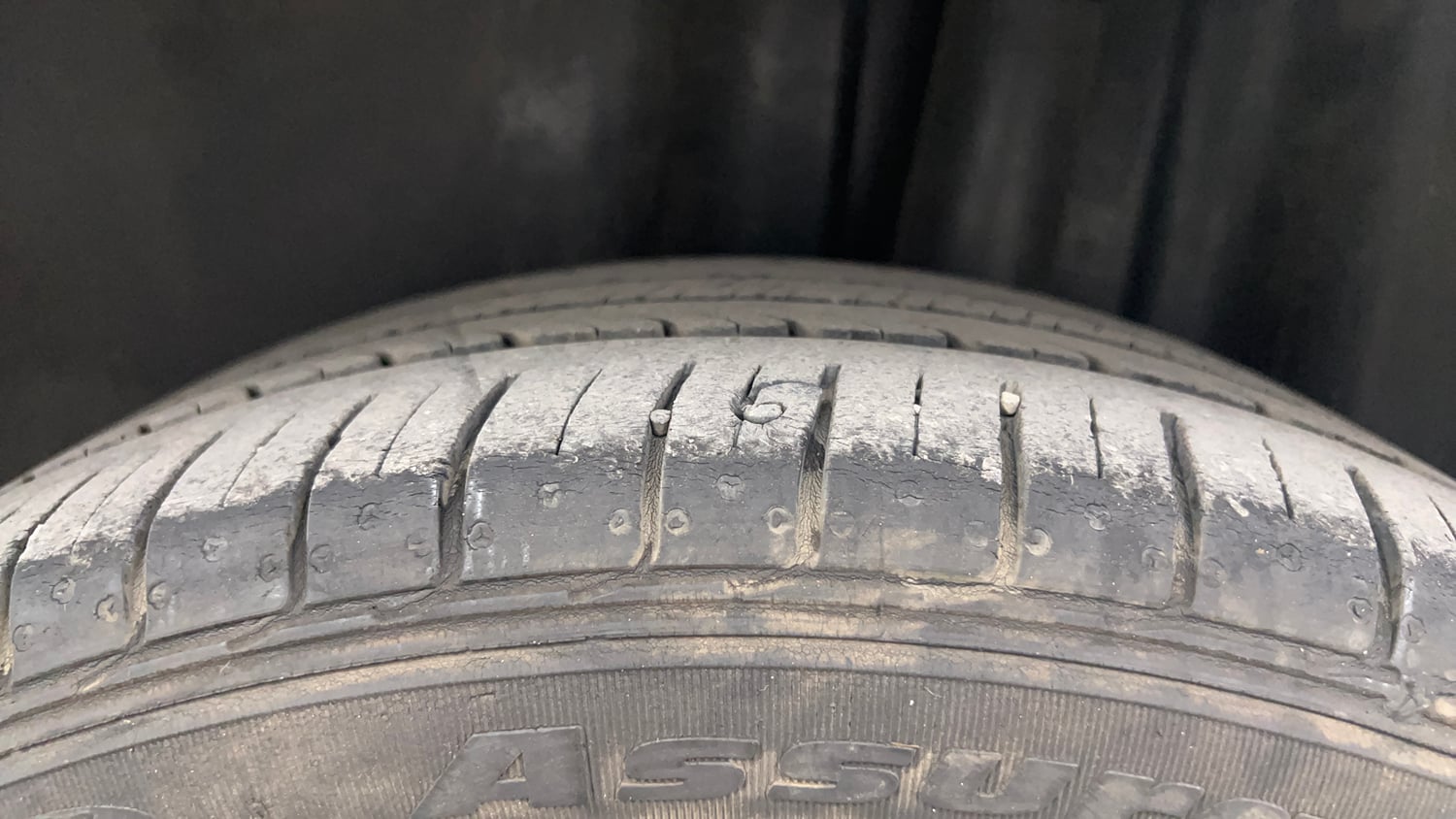 Used 2022 Volkswagen Vento Highline Plus 1.0L TSI Automatic Petrol Automatic tyres LEFT REAR TYRE TREAD VIEW