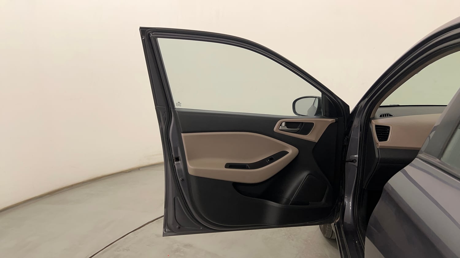 Used 2015 Hyundai Elite i20 Sportz 1.2 Petrol Manual interior LEFT FRONT DOOR OPEN VIEW