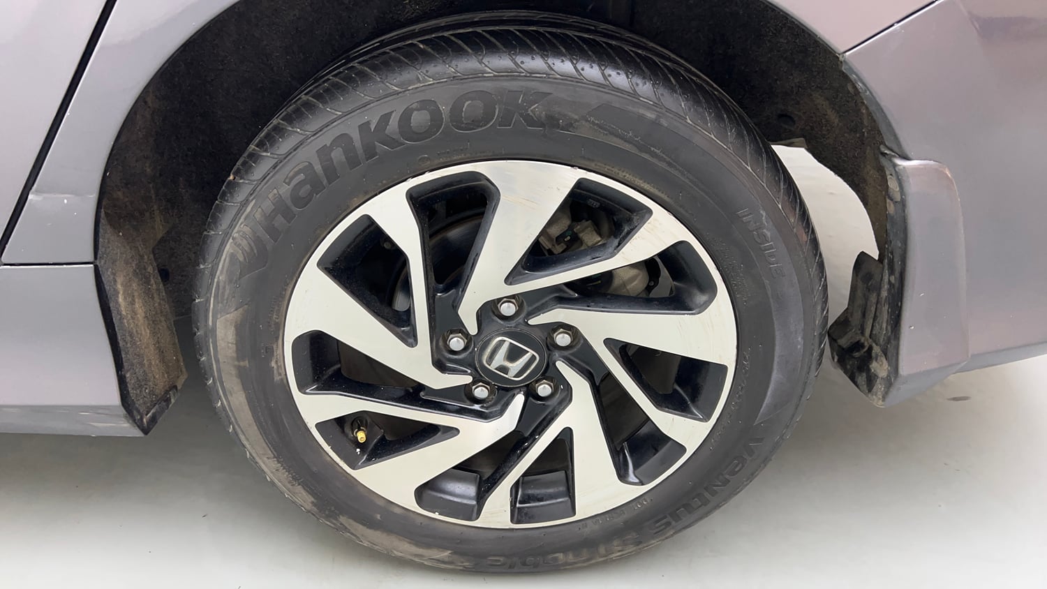 Used 2020 Honda Civic VX CVT Petrol Petrol Automatic tyres LEFT REAR TYRE RIM VIEW