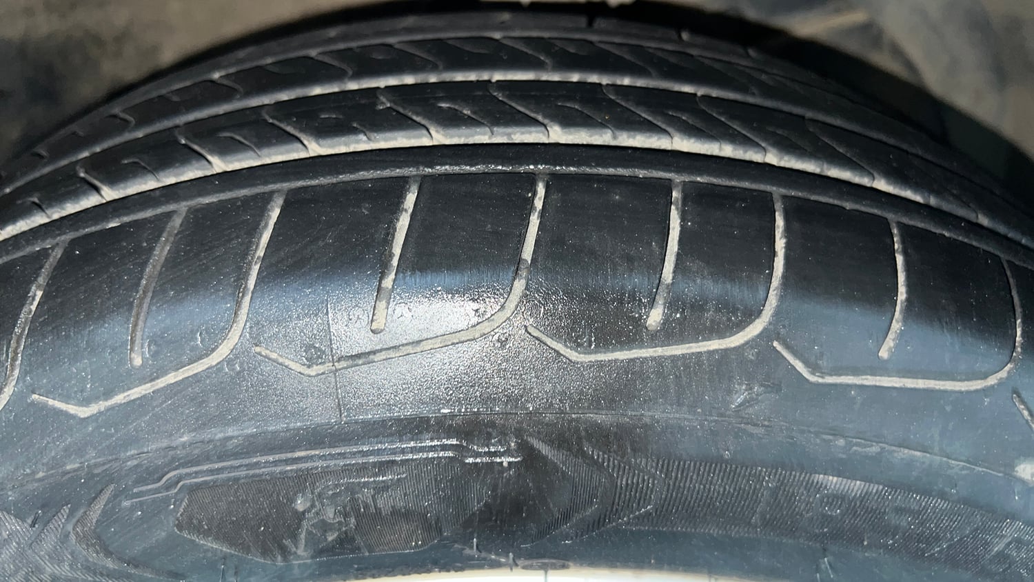 Used 2016 Maruti Suzuki Baleno Delta 1.2 AT Petrol Automatic tyres RIGHT FRONT TYRE TREAD VIEW