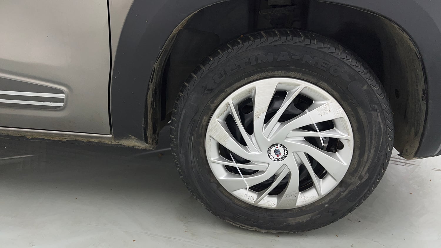 Used 2019 Renault Kwid 1.0 RXT AMT Opt Petrol Automatic tyres RIGHT FRONT TYRE RIM VIEW