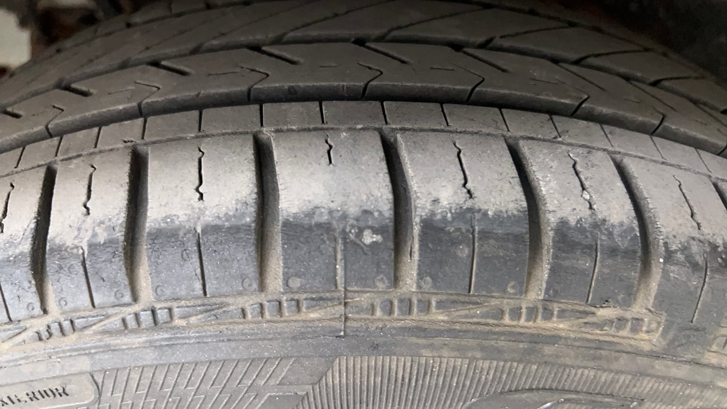 Used 2015 Hyundai Grand i10 Sportz 1.2 Kappa VTVT Petrol Manual tyres RIGHT REAR TYRE TREAD VIEW