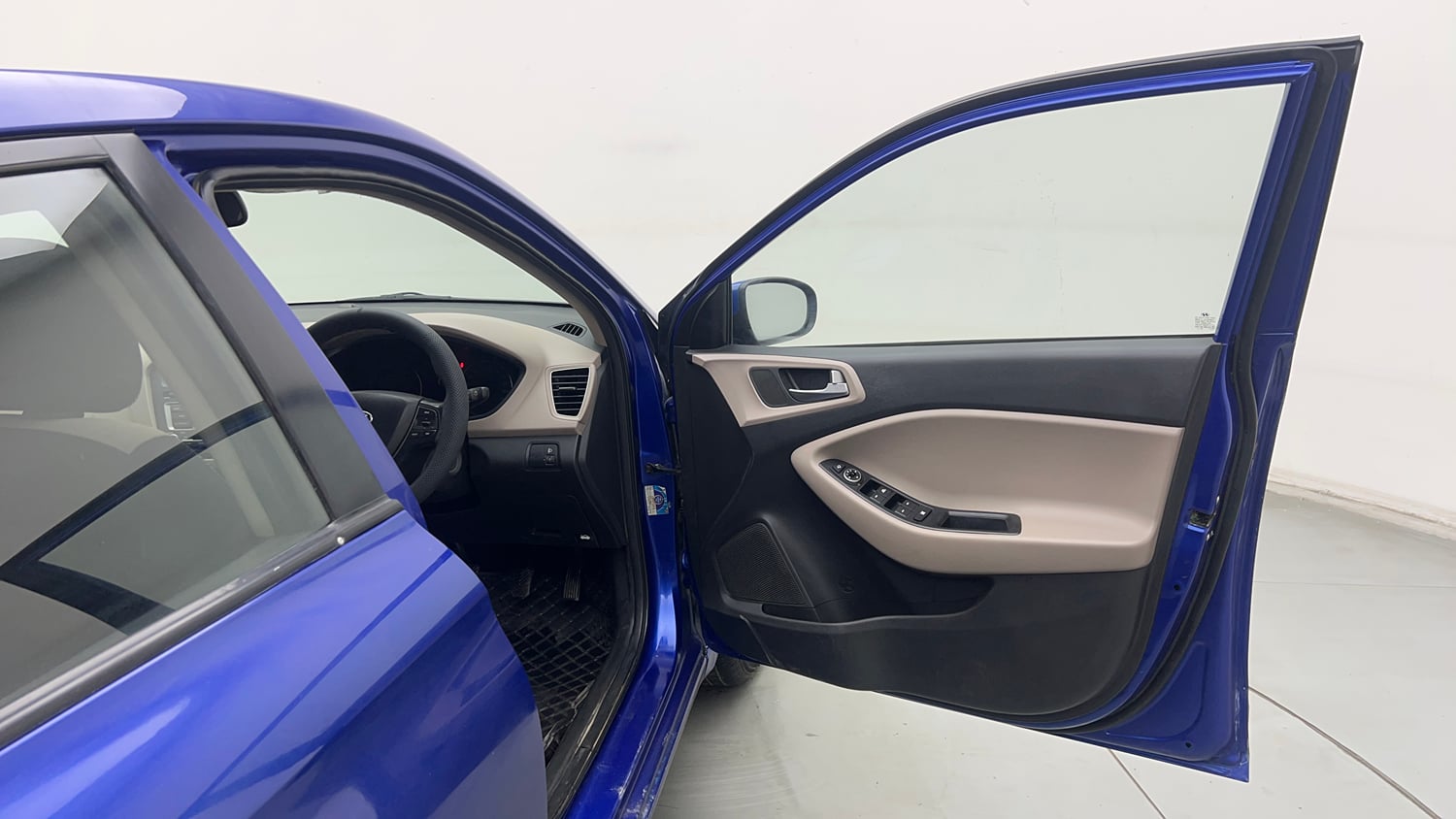 Used 2014 Hyundai Elite i20 Sportz 1.2 Petrol Manual interior RIGHT FRONT DOOR OPEN VIEW