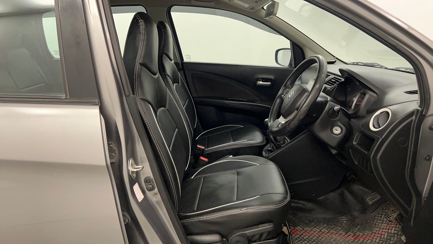 Used 2018 Maruti Suzuki Celerio X Zxi (Opt) Petrol Manual interior RIGHT SIDE FRONT DOOR CABIN VIEW