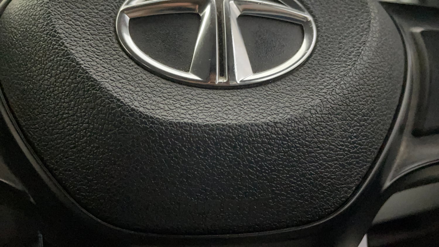 Used 2023 Tata Tiago XT (O) Petrol Manual top_features Airbags