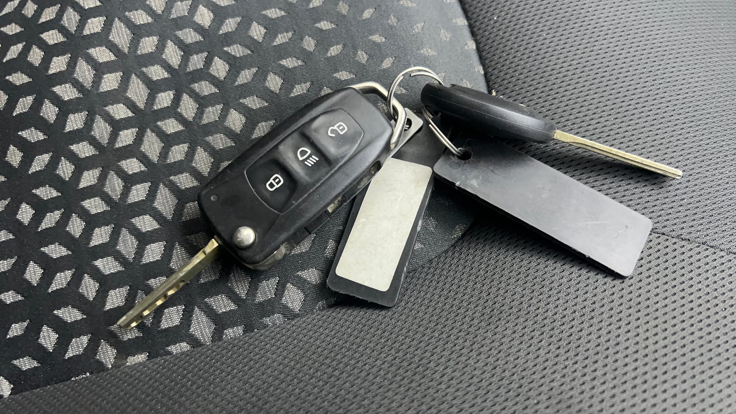 Used 2018 Tata Nexon XM Petrol Manual extra CAR KEY VIEW