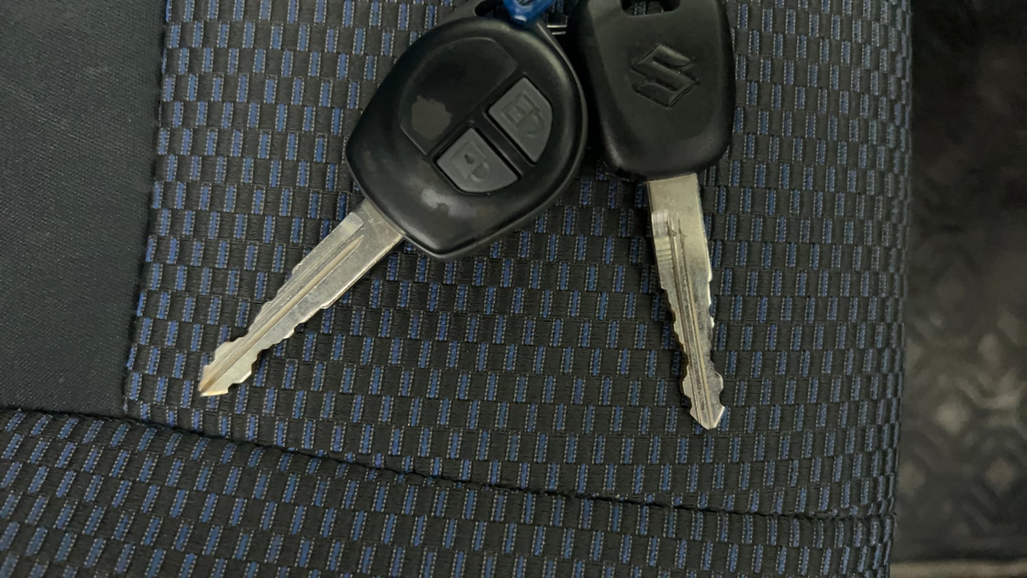Used 2012 Maruti Suzuki Wagon R 1.0 VXI Petrol + CNG (Outside Fitted) Cng Manual extra CAR KEY VIEW